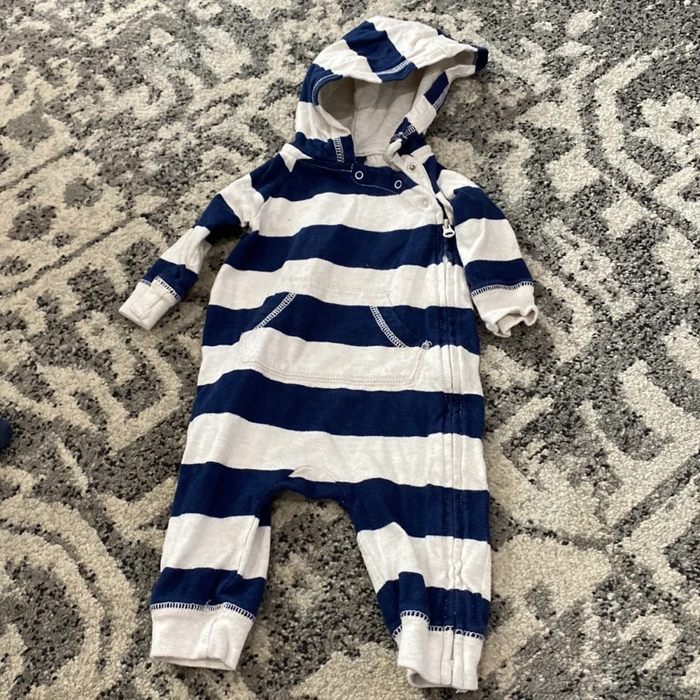 Gap bundle of 2 onesie outfits